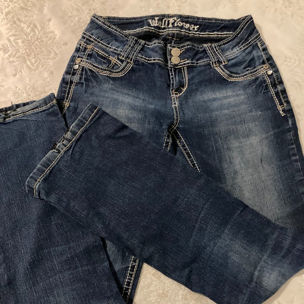Wallflower Girl's Junior Size 5 Boot Cut Denim Zip Up Jeans.